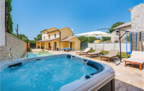 Lovely Home In Svetvincenat With Jacuzzi